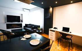 Monochromatic Apartment